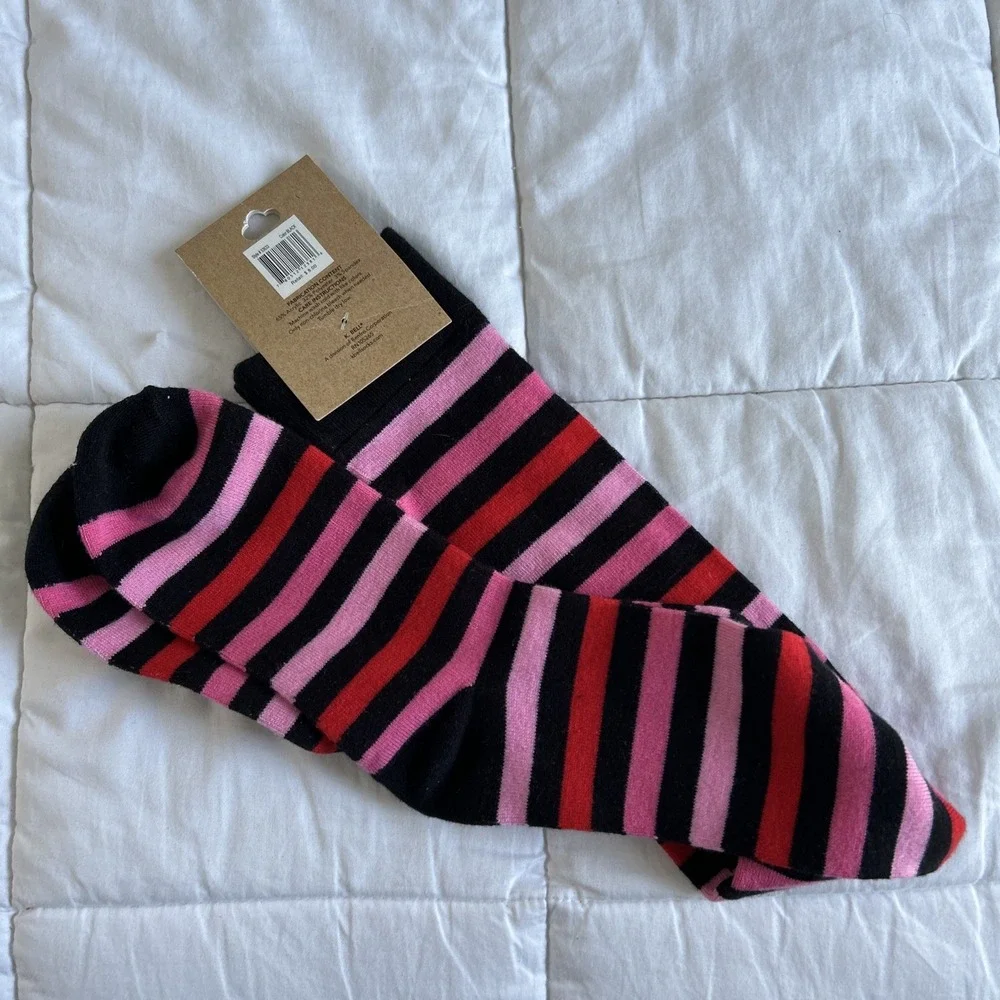 Striped Crew Socks Black Pink Red Hearts Gift Cute Valentine Goth Emo 9–11‎